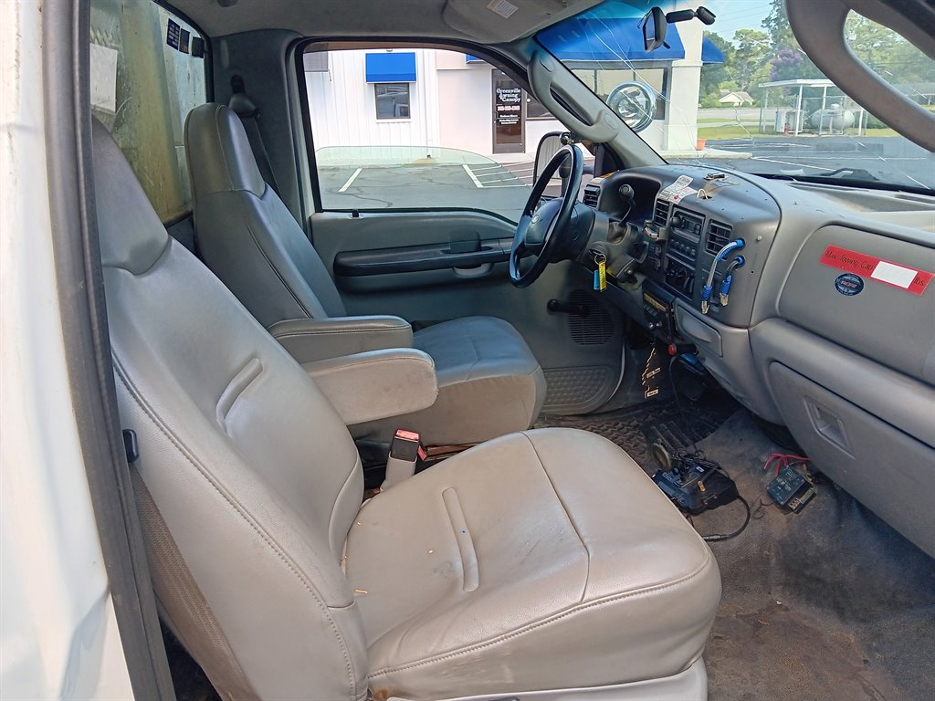 2004 Ford F-550 - Photo 6